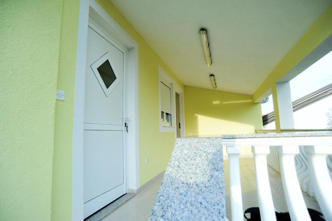 Apartments Marina Vir Exterior photo